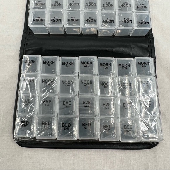 Travel  Medication Pill Book - 14 Days with detachable compartments Black - Picture 7 of 7